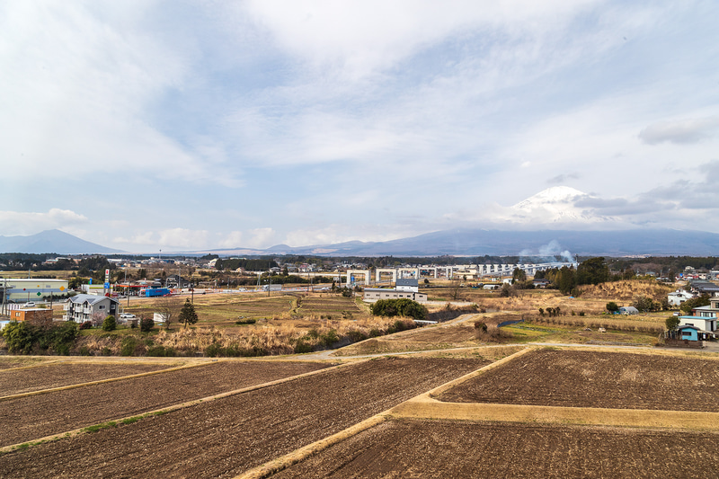 同日開通する国道138号須走道路および御殿場BP。写真中央あたりがぐみ沢ICになる