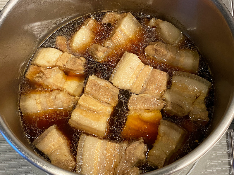 あとは弱火で1時間弱煮込みます