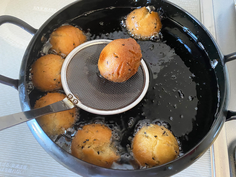 揚げると膨らむので2割増しくらいの大きさになります