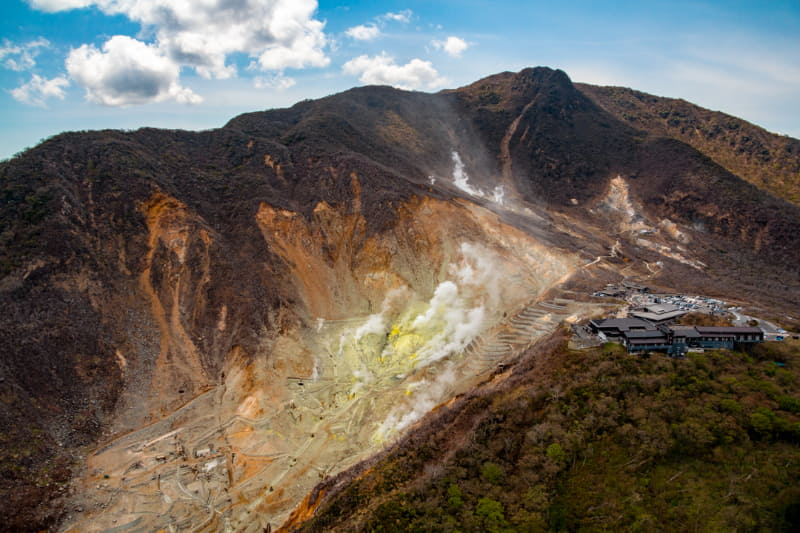 富士箱根伊豆国立公園内に位置する「箱根 駒ヶ岳」山頂がヘリポートに