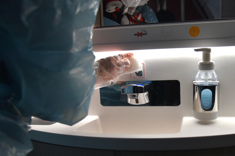 シンク周辺や床をはじめ飛沫が多く飛ぶ場所も完璧に拭き上げる