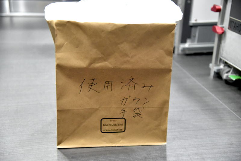 使用済みガウンは別のボックスに入れる