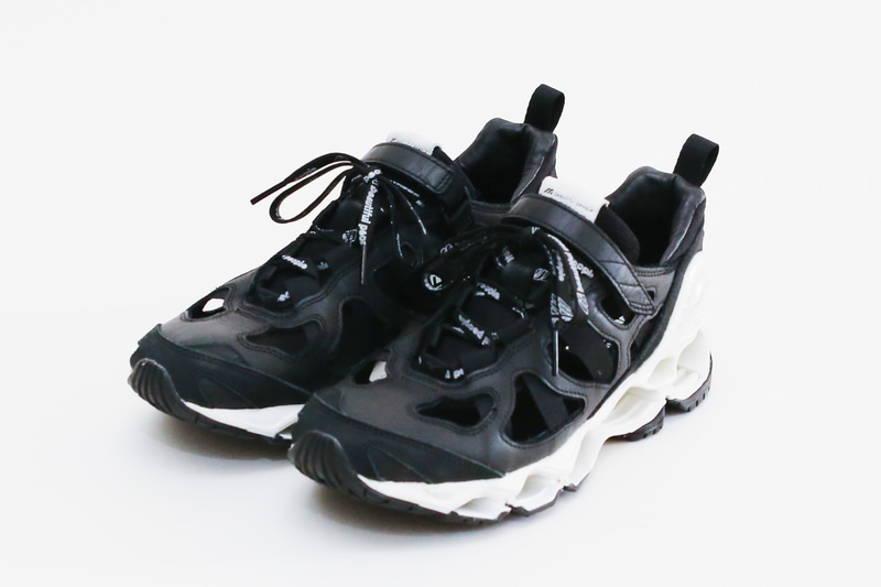 スニーカー「bp×Mizuno」（3万7400円）