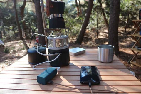 ガスバーナーと発電機の役目をする「ジェンストーブ」。キャンプや災害