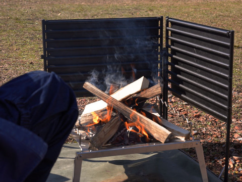 ビーズ、冷え込むキャンプの朝夕を安全に暖かく過ごすストーブガード