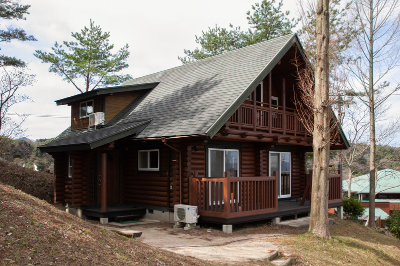 最大14名に対応する「ログハウス」