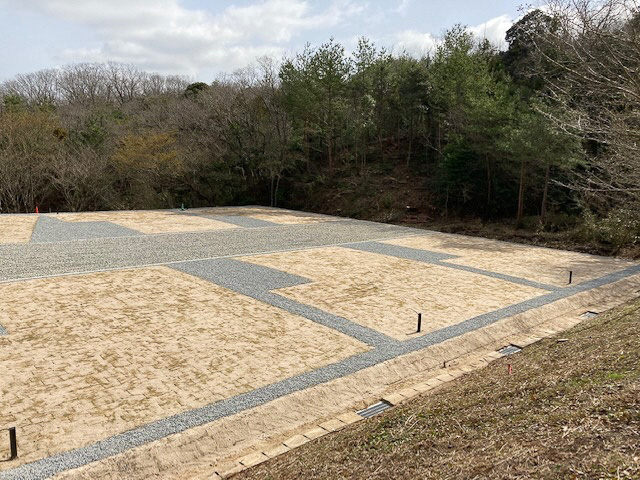 電源付き芝生サイトの「デカデカオートキャンプサイト」