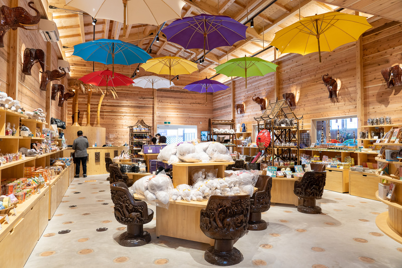 タイの雰囲気満点の店内装飾