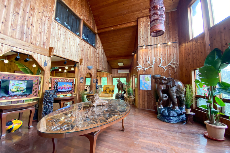 この空間を出ると出口