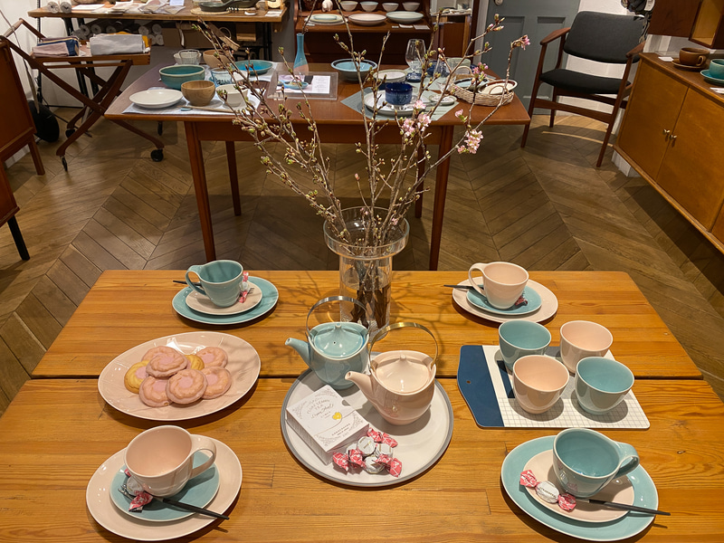 温かみのあるウッディな店内