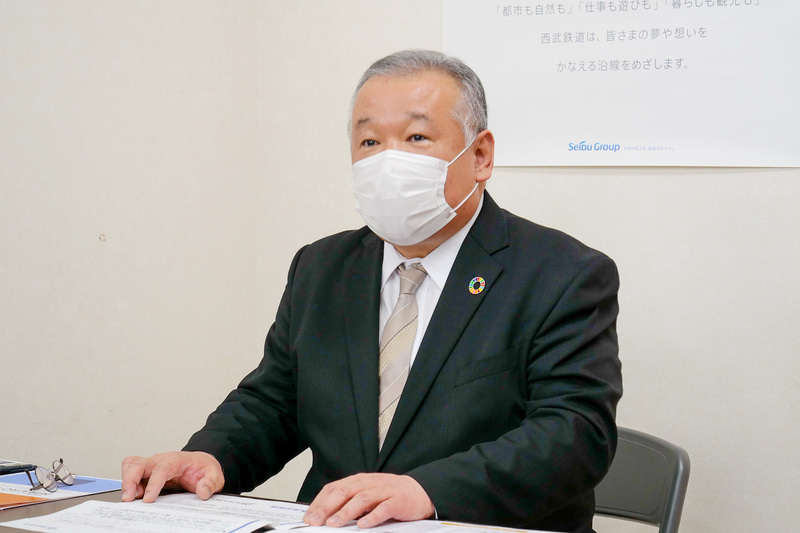 西武鉄道でのミライロIDの扱いについて説明する、西武鉄道株式会社 取締役 常務執行役員 鉄道本部長の藤井高明氏