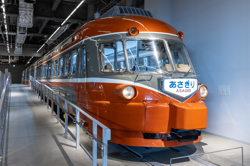 こちら側は御殿場線乗り入れに伴って愛称表示器がNSEと同様の台形になるなどマイナーチェンジが施された車両になる