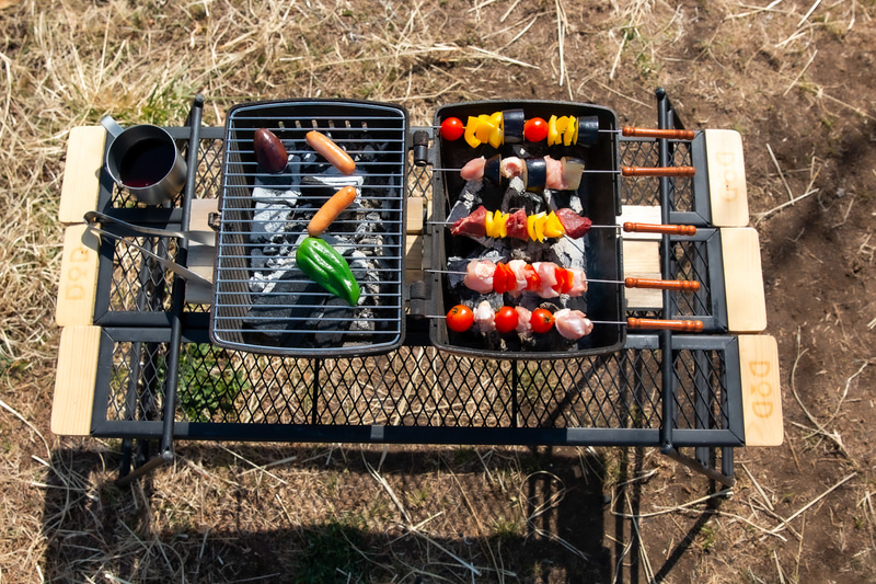 開くと2面のグリルになる