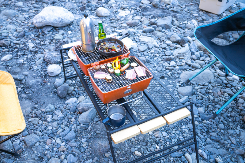 開くと2面のグリルになる