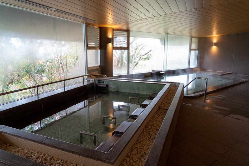 内湯、寝湯、サウナがある