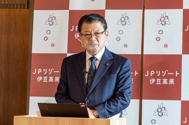 「この素晴らしい宿がアフターコロナにおける伊東市の観光の起爆剤になることを期待している」とあいさつした伊東市長の小野達也氏