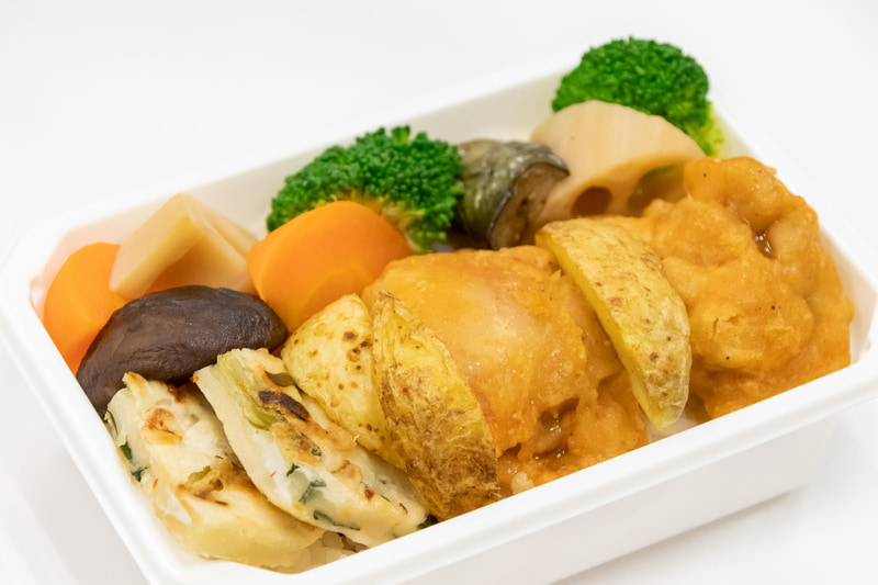和食セットの機内食「鳥唐と彩り野菜のお弁当」