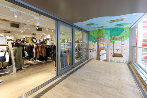 ワークマン女子 なんばcityに行ってみた 関西1号店の思わず撮りたくなる店内をじっくり紹介 トラベル Watch