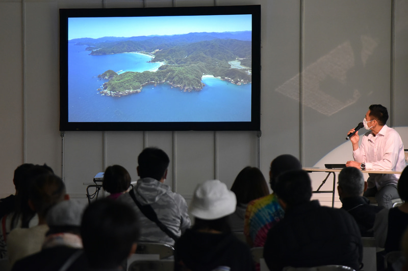 水中写真家やタレントらのステージプログラムも見どころ