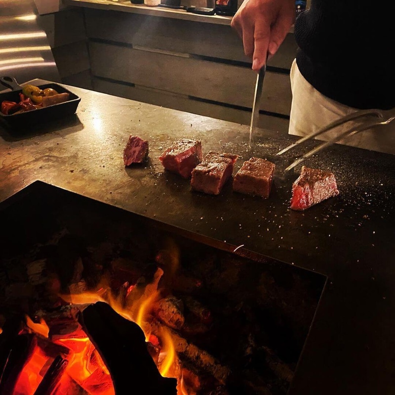 アウトドアダイニングも併設