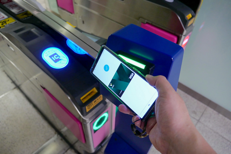 Visaのタッチ決済対応カードを登録したスマートフォンやウェアラブルデバイスも利用可能