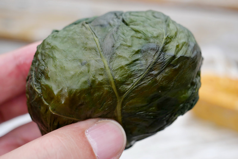 和歌山県の名物「めはりずし」を模しためはりむすび