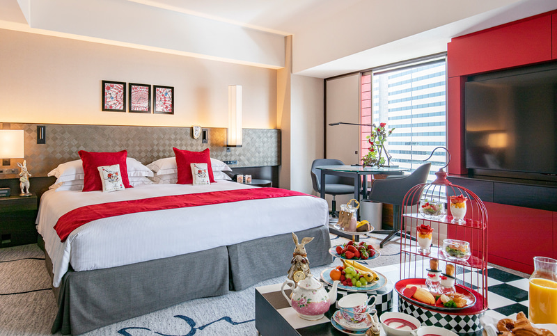 ヒルトン東京が「不思議の国のアリス」をテーマにした宿泊プランを発売