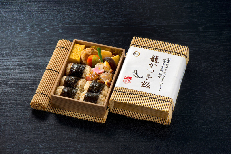 「籠かつを飯」（1100円）