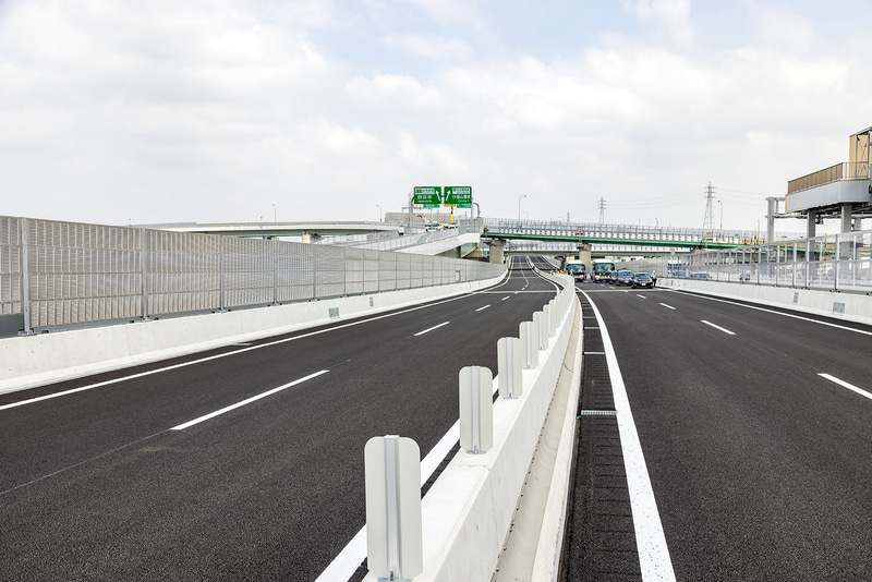 名二環内回り本線上から見た名古屋西JCT。右手に少しだけ見えているのは千音寺南IC