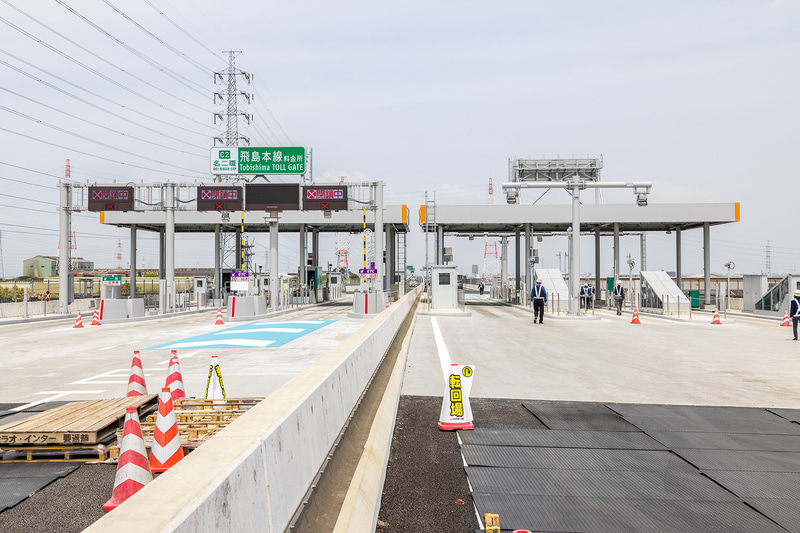 伊勢湾岸自動車道側から見た飛島本線料金所