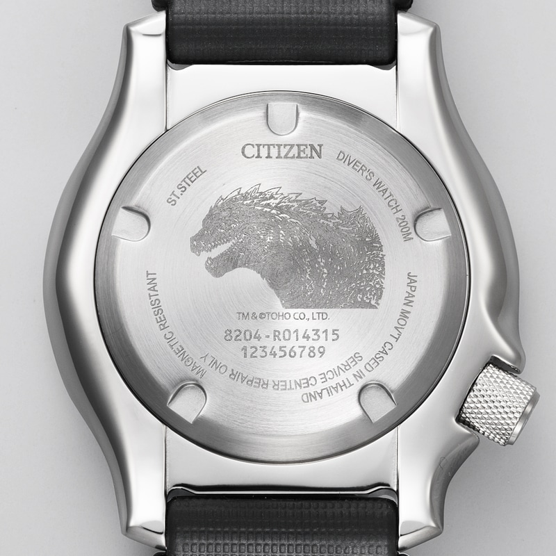 裏ぶた中央には攻撃態勢に入ったゴジラのシルエット