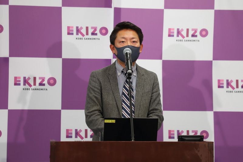 アンカー神戸について説明する、神戸市 医療・新産業本部 新産業部 新産業課課長の武田卓氏