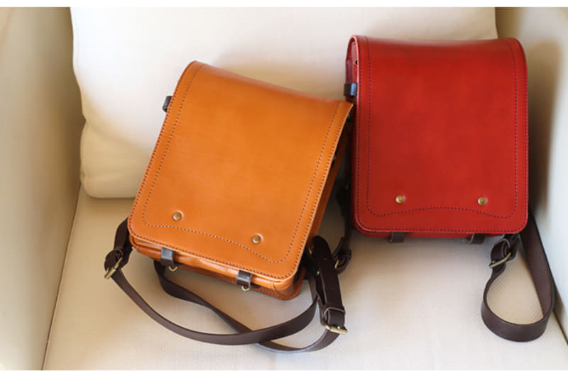 大人向けの「小さな革のランドセル クラシカ」