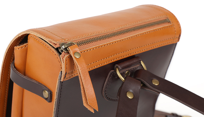 サイズ感やディティールは当時のまま、収納部分へのアクセスを改善