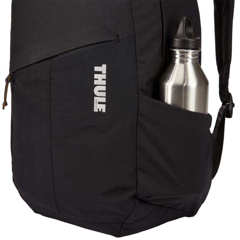 サイドポケットを両側に装備