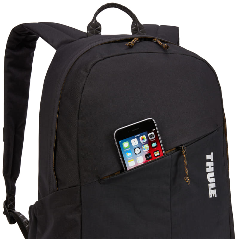 小物が入るフロントポケット