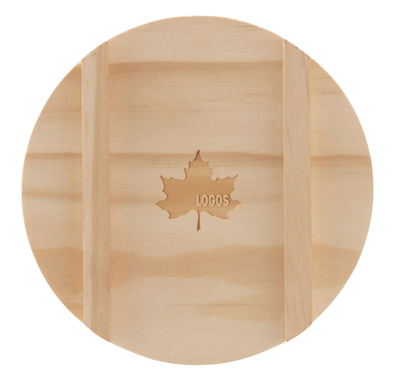 LOGOSのロゴが刻印された厚手の木蓋は吹きこぼれを防止