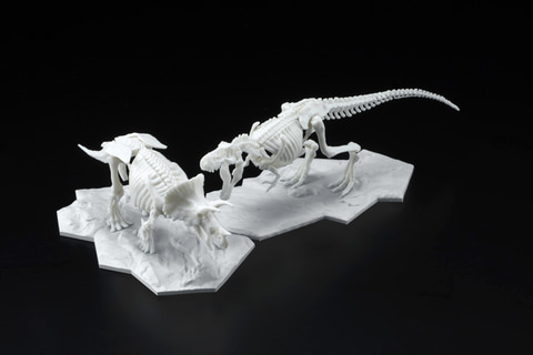 バンダイ 恐竜骨格プラモ ティラノサウル ストリケラトプス 石灰石原料を使用 トラベル Watch