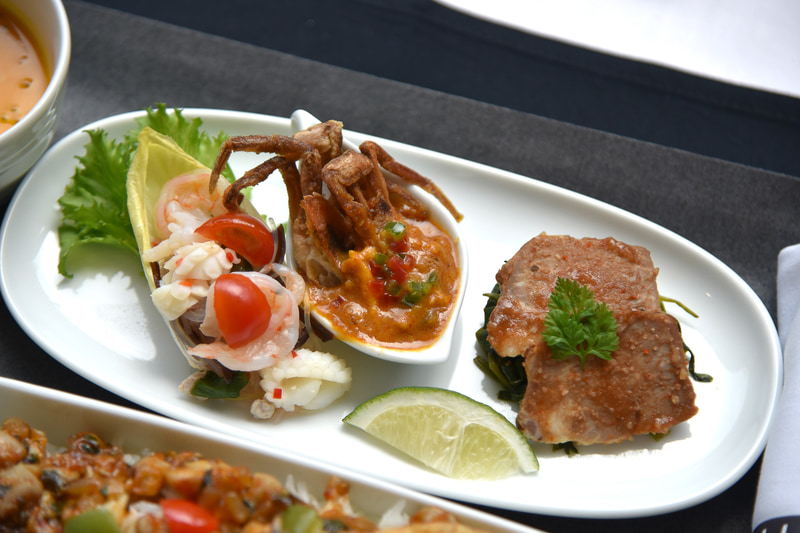 アペタイザーは「ヤムウンセン」「ソフトシェルクラブのプーパッポンカリー」「パッパッブン/ムーヤン/ナムチムジェオ」