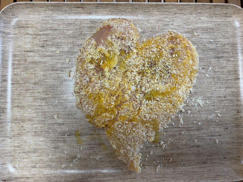 最後はパン粉を全体に付けて準備完了