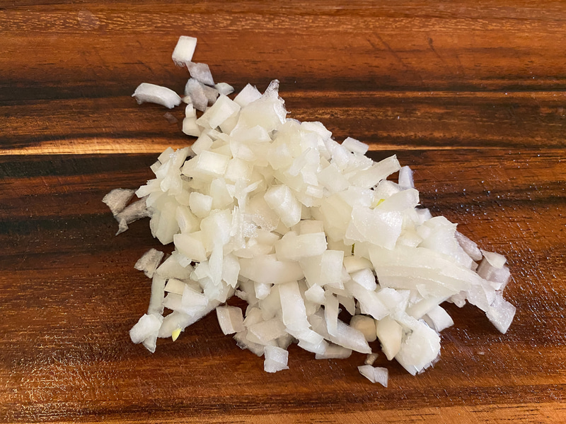 あとでチキンに乗せるので、少し細かめのみじん切りがオススメ