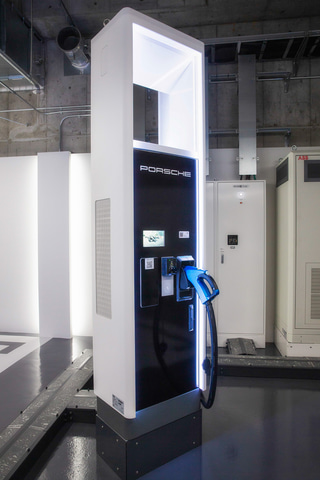 ポルシェ、EV向け急速充電器を虎ノ門ヒルズに開設 - トラベル Watch