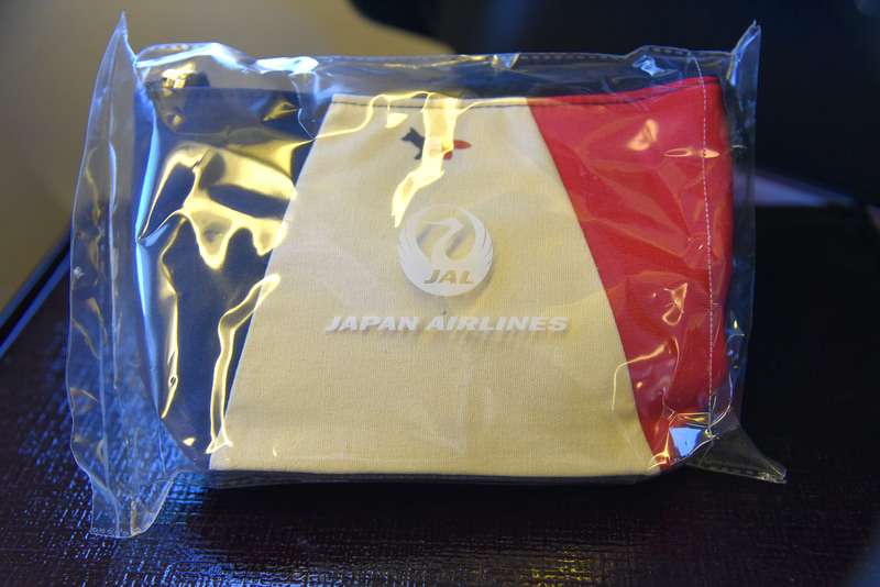 ファッションブランド「MAISON KITSUNÉ」のポーチ