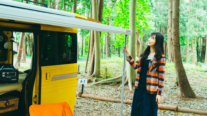 クルクルと回すだけで出てくるカーサイドオーニング