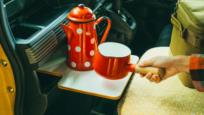 差し込むだけで設置できる「簡易テーブル」