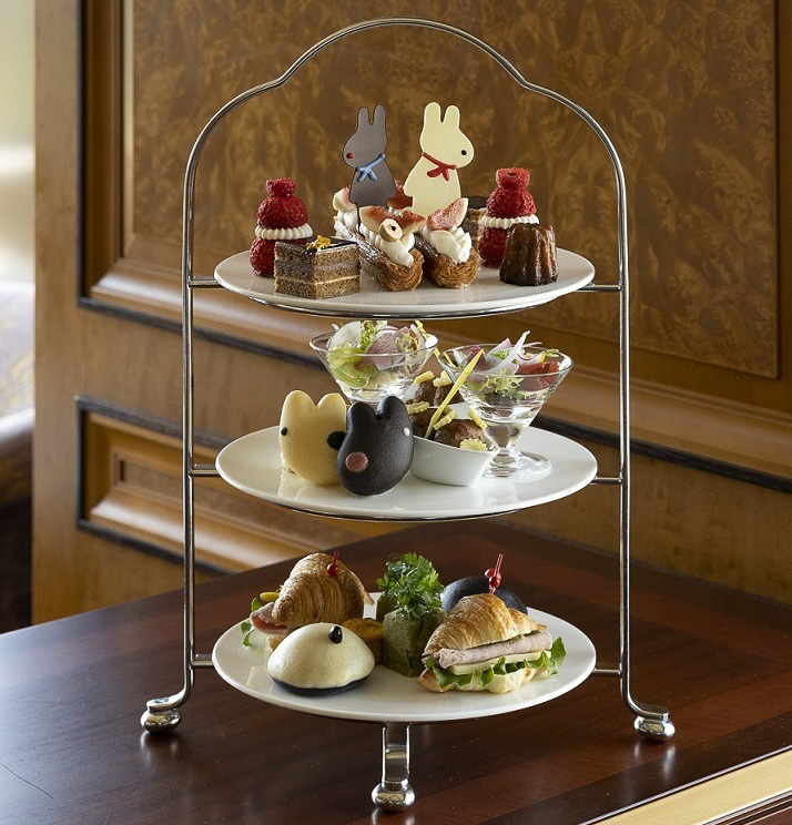 アフタヌーンティー「旅“TABI”PARIS-TOKYO」（7150円、写真は2名分）