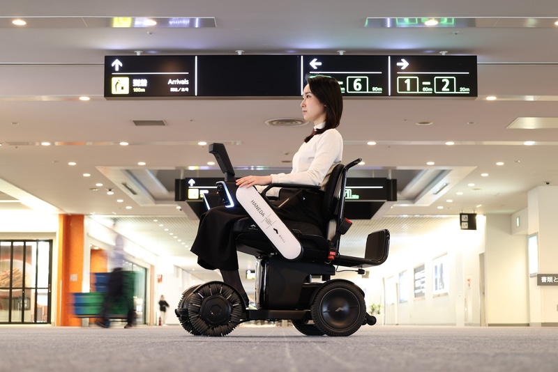 待機場所から搭乗口まで自動運転モードで案内