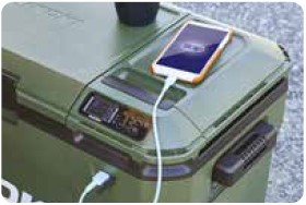 スマートフォンの充電にも使えるUSBポート付き