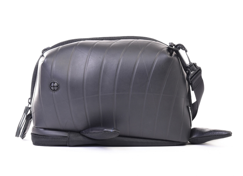 モンドデザインは廃タイヤをアップサイクルしたショルダーバッグを発売した