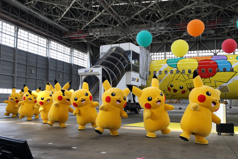 テーマソング「空色」に合わせてピカチュウがダンスを披露した